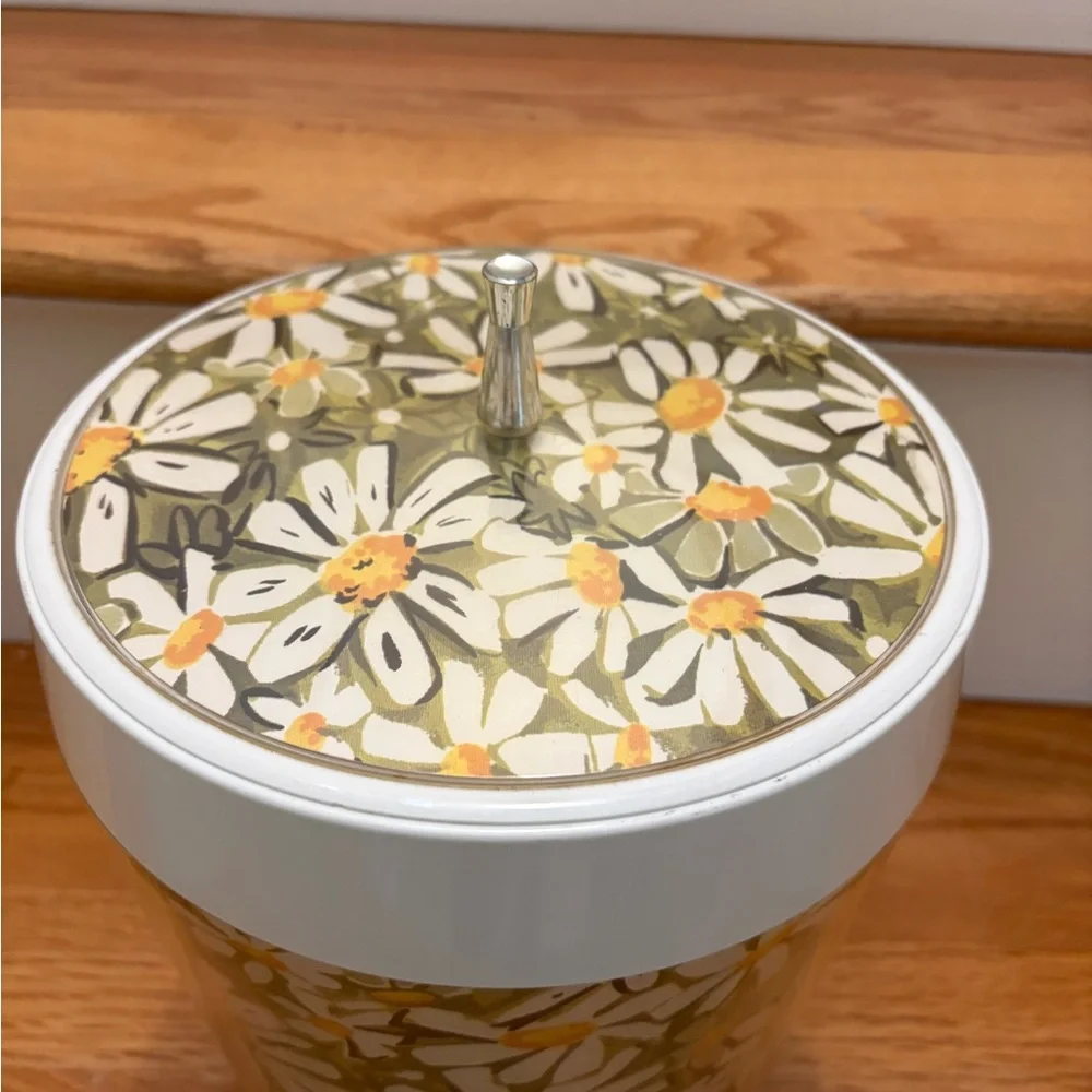 Vintage West Bend Daisy Ice Bucket with Lid. Missing Handle.